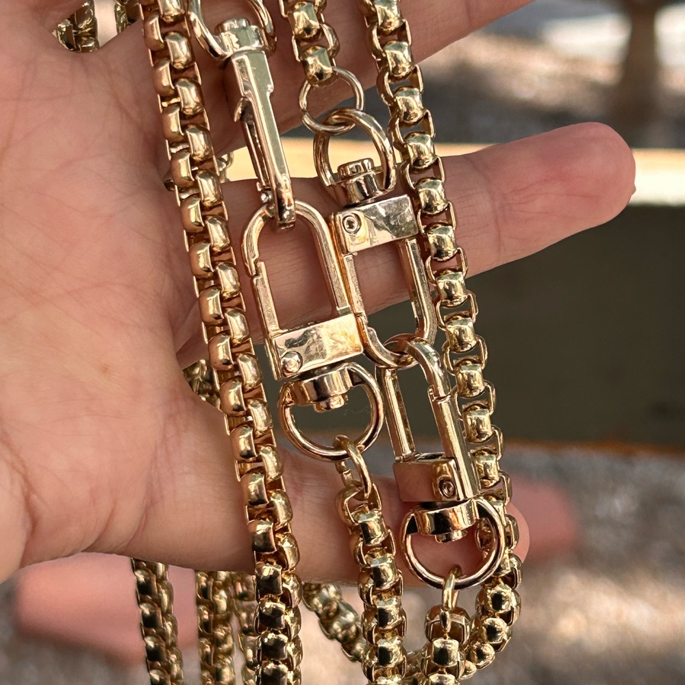 Unbranded heavy substantial, gold Rollo link necklaces interlocking, carabiners